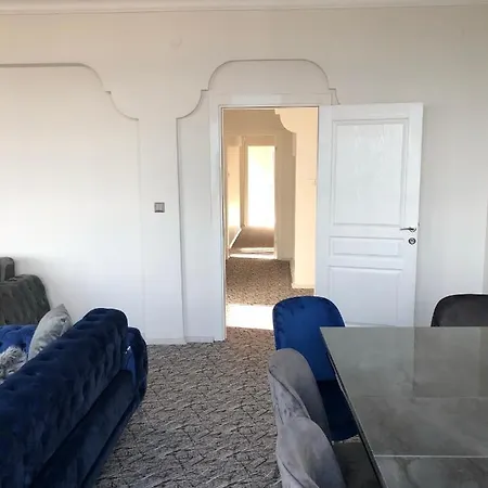 Enormous Duplex Flat On Main Street, Great View *