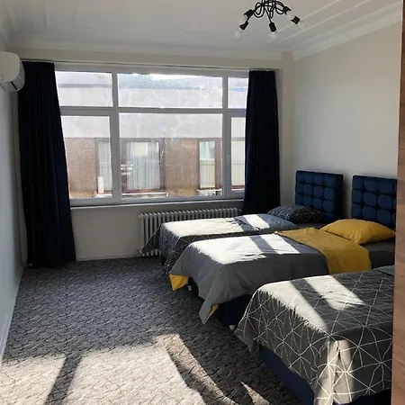 Enormous Duplex Flat On Main Street, Great View Appartement Istanboel