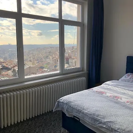 Enormous Duplex Flat On Main Street, Great View *