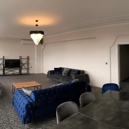 Enormous Duplex Flat On Main Street, Great View