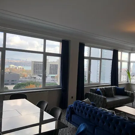 Enormous Duplex Flat On Main Street, Great View *