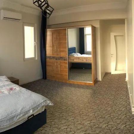 Appartement Enormous Duplex Flat On Main Street, Great View