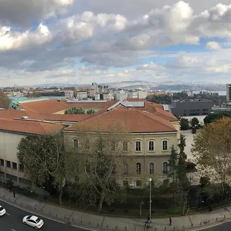 Appartement Enormous Duplex Flat On Main Street, Great View Istanboel